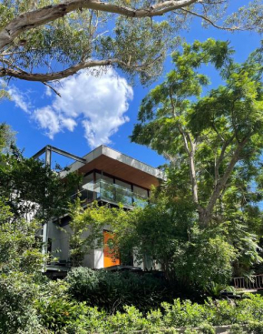 Tranquil Garden Apartment with living room, Wollongong